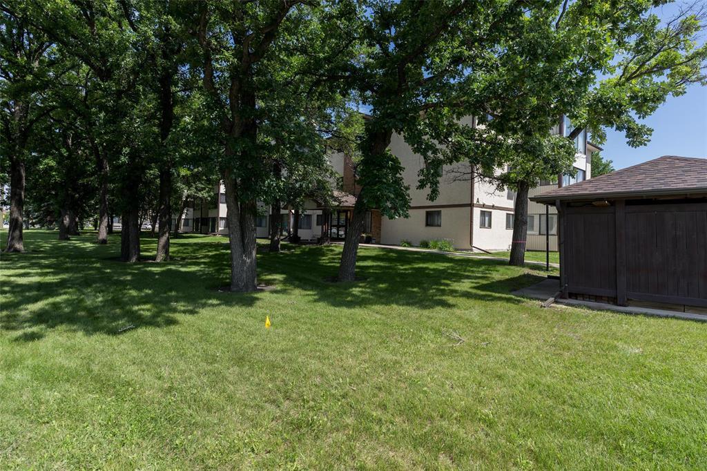A 204 693 St Anne's Road, Winnipeg, Manitoba  R2N 3T5 - Photo 2 - 202615884