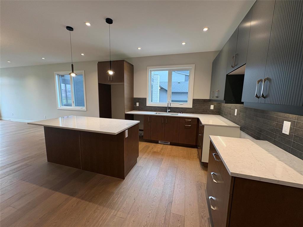 51 Siddiqui Ridge, Winnipeg, Manitoba  R3Y 2G8 - Photo 2 - 202618731