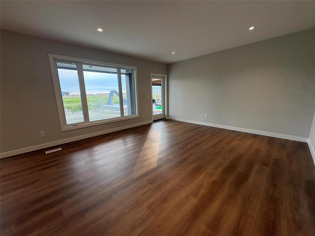 51 Siddiqui Ridge, Winnipeg, Manitoba  R3Y 2G8 - Photo 32 - 202618731