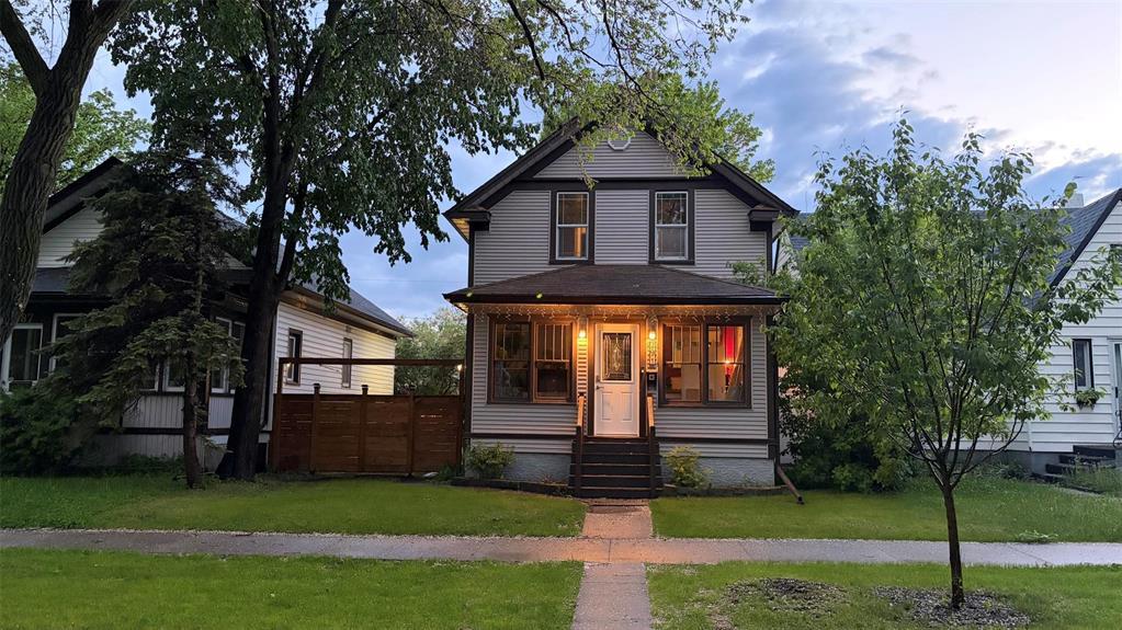 391 De La Morenie Street, Winnipeg, Manitoba  R2H 2Y9 - Photo 1 - 202620594
