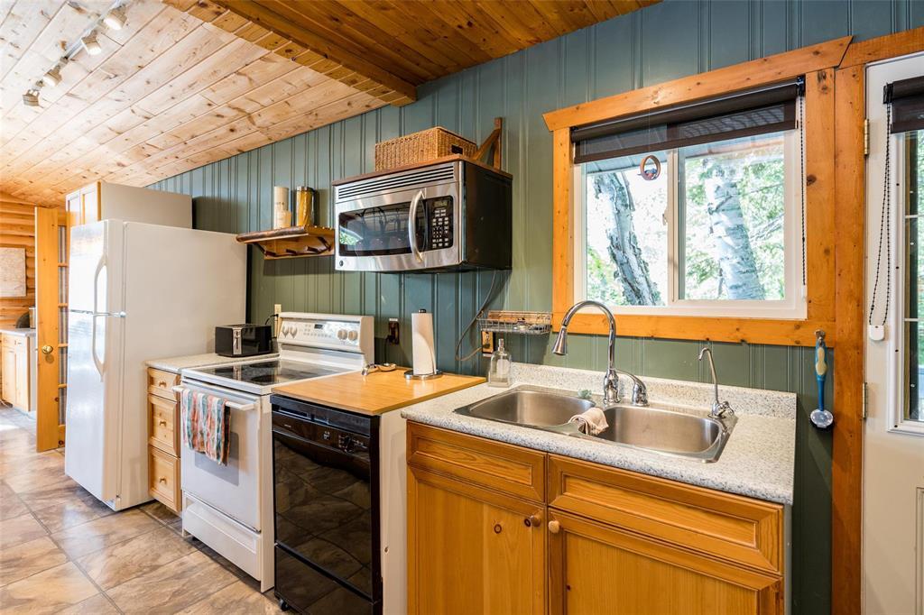 33 Block 6 Road, Falcon Lake, Manitoba  R0E 0N0 - Photo 13 - 202621688