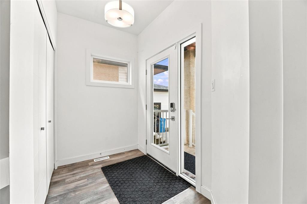 73 Hughes Crescent, Winnipeg, Manitoba  R3Y 2B6 - Photo 6 - 202622907