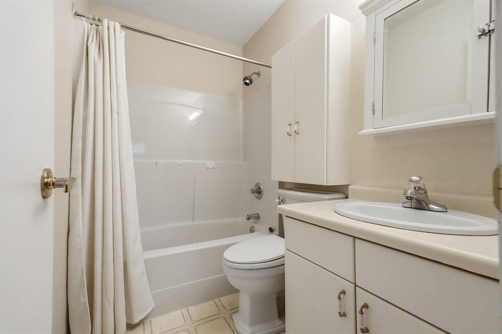 5 2075 Henderson Highway, Winnipeg, Manitoba  R2G 1P7 - Photo 13 - 202622742