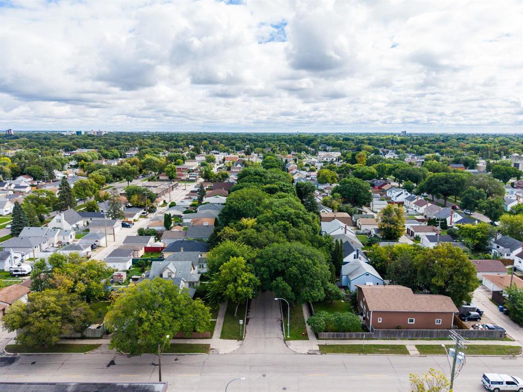 278 Perth Avenue, Winnipeg, Manitoba  R2V 0T5 - Photo 2 - 202622823