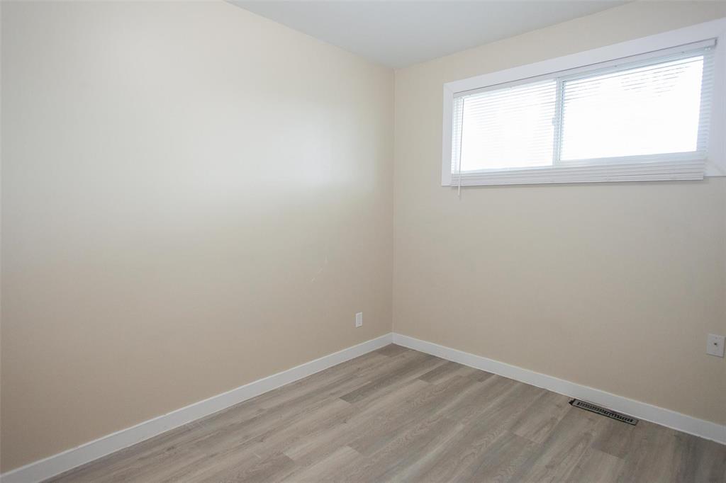 409 Kent Road, Winnipeg, Manitoba  R2L 1Y2 - Photo 10 - 202624726
