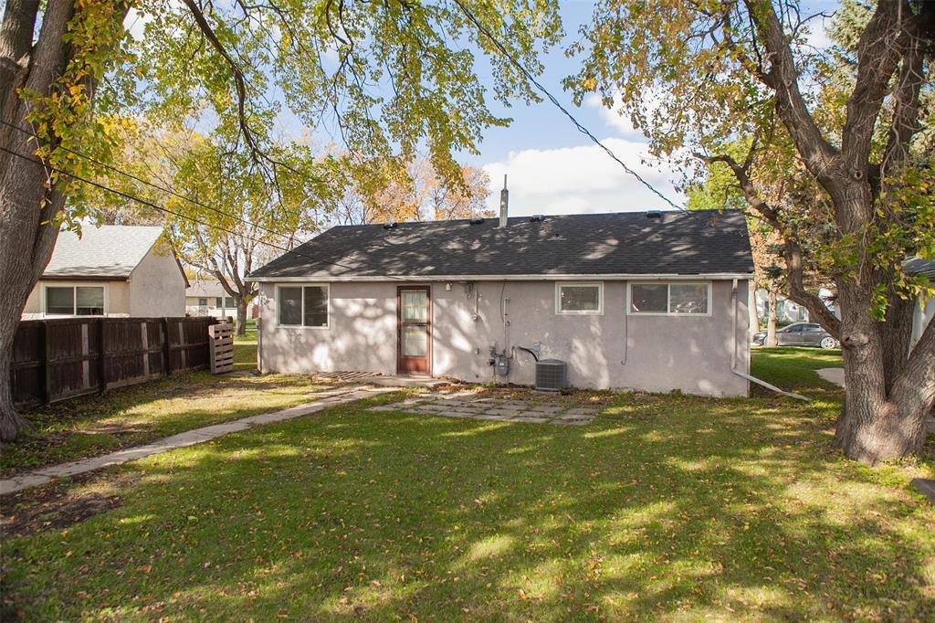 409 Kent Road, Winnipeg, Manitoba  R2L 1Y2 - Photo 15 - 202624726