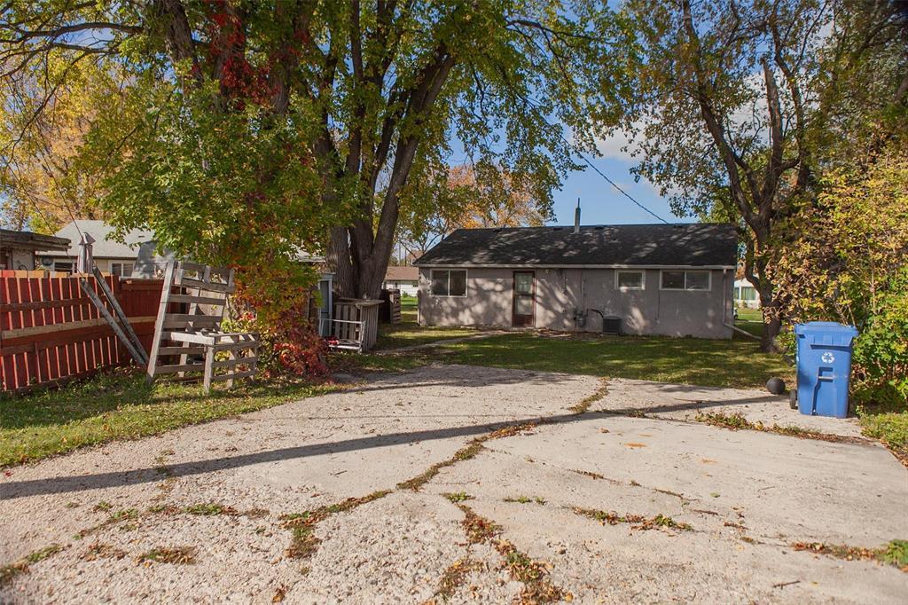 409 Kent Road, Winnipeg, Manitoba  R2L 1Y2 - Photo 16 - 202624726