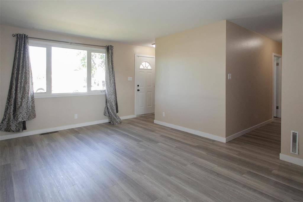 409 Kent Road, Winnipeg, Manitoba  R2L 1Y2 - Photo 2 - 202624726