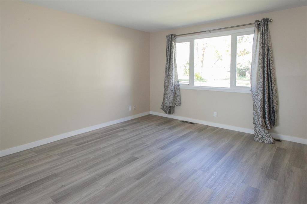 409 Kent Road, Winnipeg, Manitoba  R2L 1Y2 - Photo 3 - 202624726