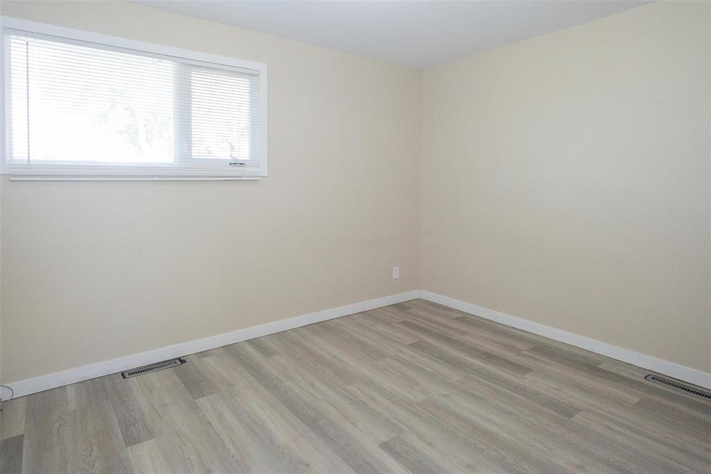 409 Kent Road, Winnipeg, Manitoba  R2L 1Y2 - Photo 8 - 202624726